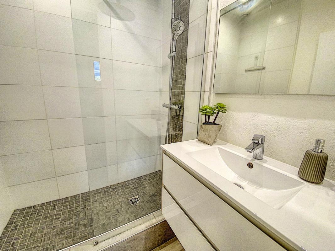 A louer villa 2 chambres Orientale Saint Martin-salle de douche-17